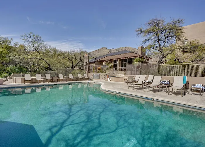 Holiday home 3 Mi To Sabino Canyon! Snowbird Escape W/ Pool *