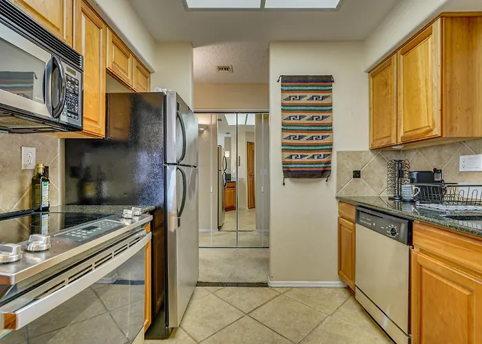 Holiday home 3 Mi To Sabino Canyon! Snowbird Escape W/ Pool Tucson