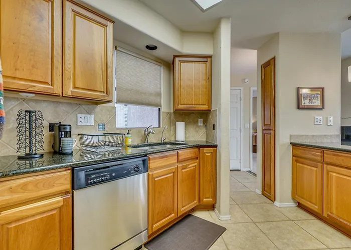 Holiday home 3 Mi To Sabino Canyon! Snowbird Escape W/ Pool *