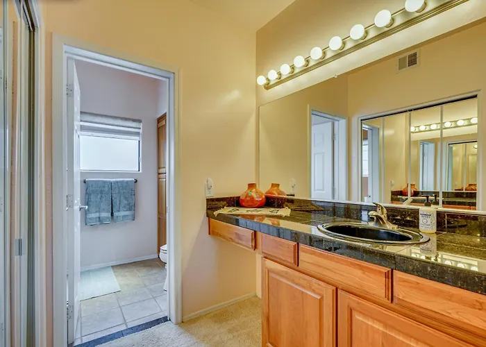 Holiday home 3 Mi To Sabino Canyon! Snowbird Escape W/ Pool Tucson