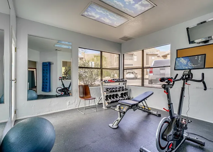 Holiday home 3 Mi To Sabino Canyon! Snowbird Escape W/ Pool Tucson